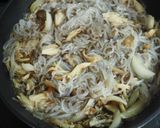 煮込むだけ！簡単絶品豚すききのこ丼作り方1写真