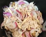 豚肉玉ねぎシメジを擦りおろし胡瓜ポンで♪作り方3写真