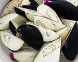 豚バラとなすとピーマンの味噌炒め作り方1写真
