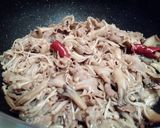 お酢でさっぱり✨豚肉ときのこの甘辛煮✿作り方3写真