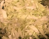 半熟卵とたっぷりせんキャベツの満腹味噌汁作り方1写真