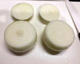炊飯器DEとろ〜チーズ丸ごと玉ねぎスープ作り方1写真