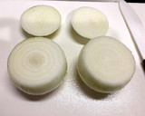 炊飯器DEとろ〜チーズ丸ごと玉ねぎスープ作り方1写真