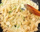 アボカドと生ハムのブルーチーズパスタ作り方4写真