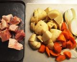 鶏モモで肉じゃが♪作り方1写真