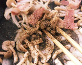鶏むねとベーコンの黒胡椒焼き作り方5写真