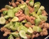 きゅうりと鶏肉の炒め物〜中華スープ風作り方6写真