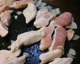 皮なし鶏むね肉のバジルソース炒め。作り方2写真