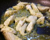 皮なし鶏むね肉のバジルソース炒め。作り方3写真