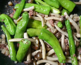 ししとうとしめじのコンビーフ炒め作り方9写真