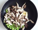 霜ふりひらたけと枝豆のバター醤油パスタ作り方1写真