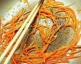 豆苗とにんじんのマスタードマヨ醤油炒め作り方3写真