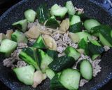 豚ひき肉とキュウリの甘辛炒め作り方3写真