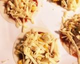 余っちゃう餃子の皮でピザ♡簡単作り方2写真