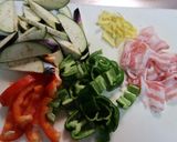 ナスとピーマンと豚肉の生姜炒め作り方1写真