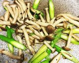 海老とアスパラのオイスターバター炒め作り方3写真