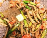 海老とアスパラのオイスターバター炒め作り方5写真