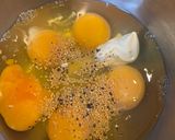 お弁当に！パラパラ鶏ひき肉のオムレツ作り方1写真