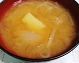 簡単★じゃがいもと玉ねぎの味噌汁作り方3写真