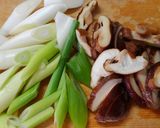 鶏ささみとレタスもやしニラのナンプラー煮作り方1写真