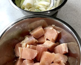 ゆっくり炒め☆鶏むね肉と長ネギ甘酢炒め〜作り方1写真