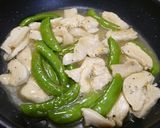 簡単！出汁煮☆ムネ肉とスナップエンドウ作り方3写真