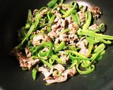 薄切り肉活用レシピ！牛肉ピーマン炒め☆作り方8写真