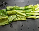 簡単！サラダチキンと小松菜の梅マヨ檸檬作り方1写真