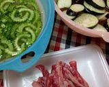 なすとゴーヤ♪チョイ辛焼肉のタレ炒め♥作り方1写真