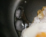 目玉焼きの作り方♥氷で油がはねない焼き方作り方2写真