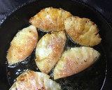 余った餃子の皮とピザソース&チーズ揚げ作り方4写真