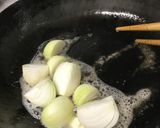 絶品☆ペコロス入りバターチキンラーメン作り方2写真