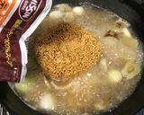 絶品☆ペコロス入りバターチキンラーメン作り方5写真