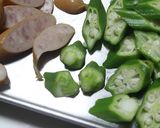 オクラとソーセージのバターソテー作り方1写真