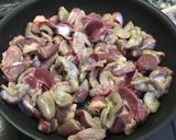 男飯 砂ずりとココロのニラ炒め 酒の肴作り方3写真