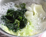 ２人分♪簡単美味♪レタスとワカメのみそ汁作り方1写真