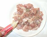 鶏もも肉のカレーチーズパン粉焼き♪簡単作り方3写真