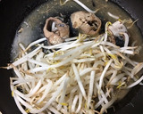 鯖の水煮缶とニラもやしのニンニクマヨ炒め作り方1写真