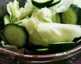 ヘルシーきゅうりとキャベツの塩昆布作り方1写真