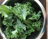 ほんのり苦味がクセになる☆ケールチップス作り方2写真