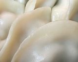 レタスとトマトの餃子スープ作り方1写真