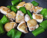 万願寺とうがらしと鶏肉のポン酢醤油炒め作り方3写真