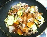 豚バラ肉とズッキーニの醤油麹炒め作り方5写真