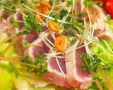 フライパンで簡単！　マグロの焼き霜サラダ作り方6写真