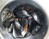 美味♪ムール貝の白ワイン蒸し作り方1写真