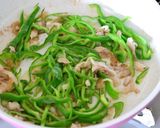 豚バラ肉とピーマンの鶏だし丼作り方2写真