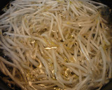 もやしとそぼろの給料日前丼作り方1写真