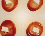 簡単！餃子の皮でマルゲリータ風！作り方2写真