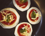 簡単！餃子の皮でマルゲリータ風！作り方5写真