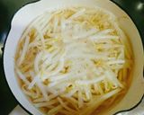 にんにく風味が決め手～＊もやしの味噌汁＊作り方3写真